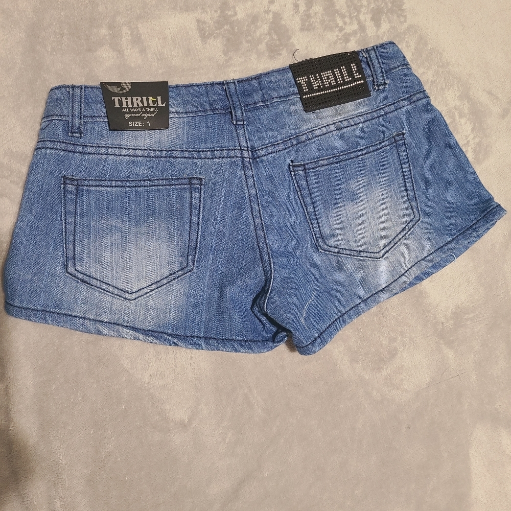 Shorts - Picture 4 of 5